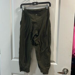 COPY - Lululemon Align Crop Leggings/Joggers Size 6 Olive Green